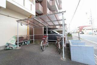 敷地内の駐輪場です。