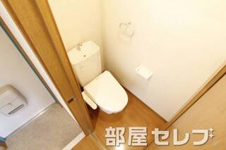 温水便座付きのトイレです。