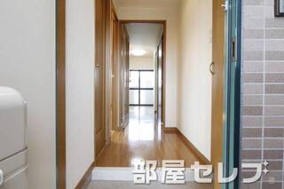 玄関からの写真です。