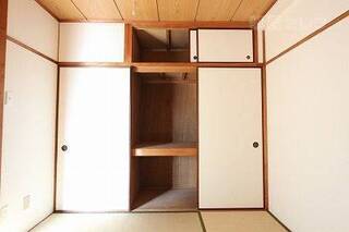 南側和室押入です。