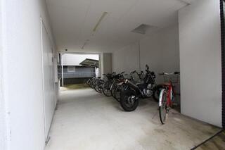 屋根付き駐輪場　