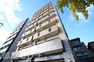 大通り沿いにあり高い建物なのでとても目立ちます。