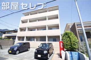 4階建てのマンション。