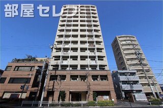 タイル張りでお洒落な外観です。