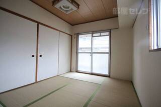 畳の部屋もあるので寝っ転がれます。