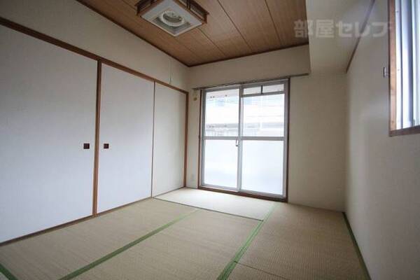 畳の部屋もあるので寝っ転がれます。