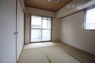 バルコニーへ繋がってます。