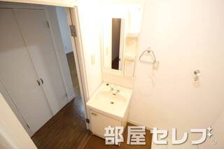 縦長で使いやすい洗面所です。