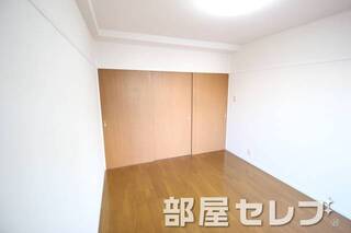 南東側6帖の快適な居室です。