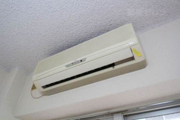 冷暖房エアコン。