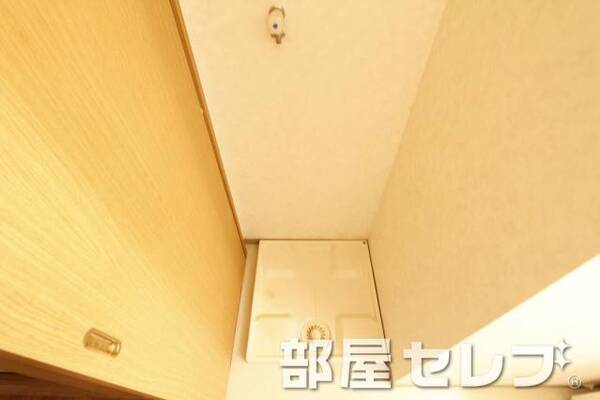 キレイな室内洗濯機置き場です。