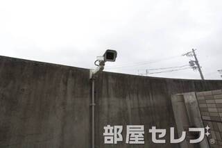 防犯カメラで警戒中
