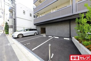 建築中