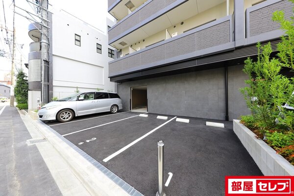 建築中