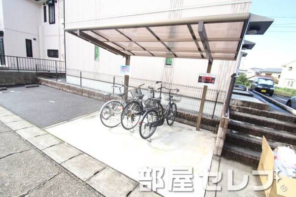 屋根付きの駐輪場です。