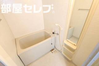 鏡付のバスルームです
