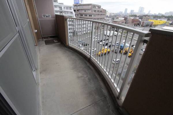 602号室内装写真参照