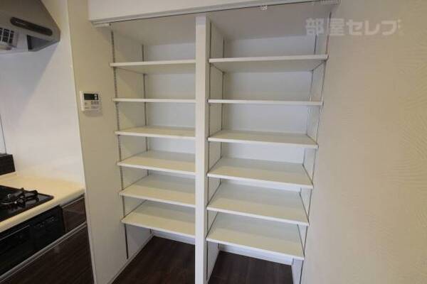 602号室内装写真参照