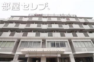 タイル調の外観が特徴です。