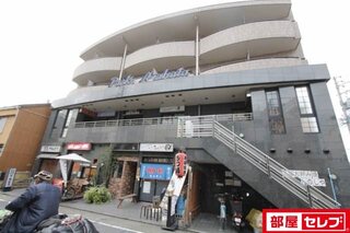 4階建てのマンションタイプ。