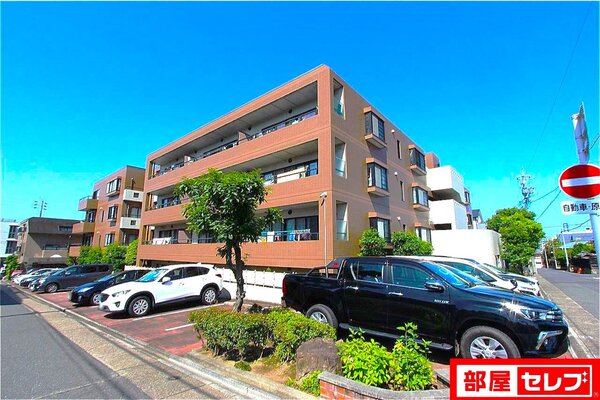 閑静な住宅街にあります。