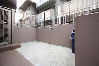 入口のそばに駐輪場があります。