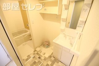 広いウォークインクローゼットです。
