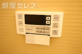 洗面台の横に洗濯機を置くことが出来ます。