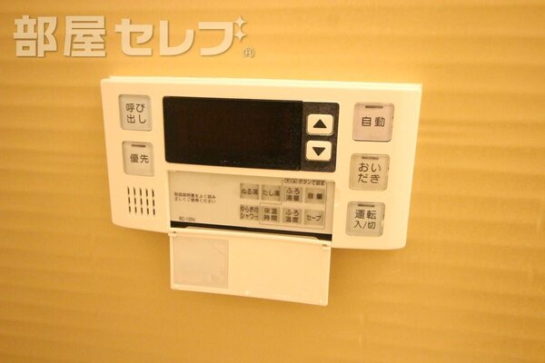 洗面台の横に洗濯機を置くことが出来ます。