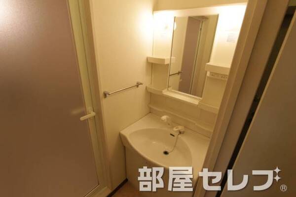 洗髪洗面化粧台。