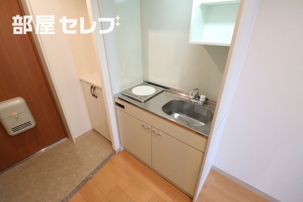 白を基調としたお部屋です。