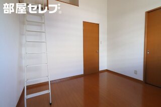 玄関からのワンショットです