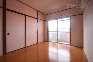 ※３０３号室室内参照