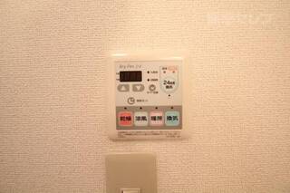 浴室乾燥機能付きです