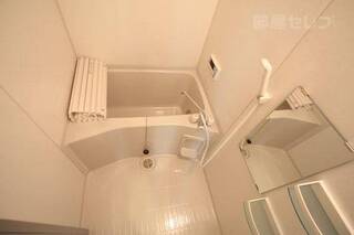 便利な追焚機能付バスルームです。