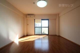 キッチン側から見たお部屋です。