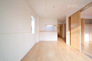 写真は同モデルの物件です