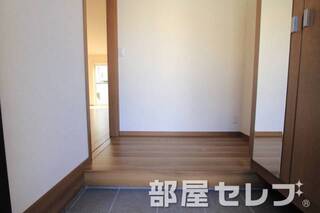 玄関から見てもキレイですね。