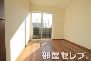 白を基調にした落ち着いたお部屋です。
