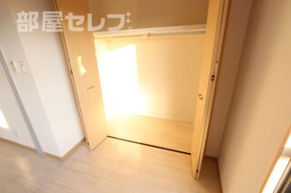 写真は角部屋の画像です