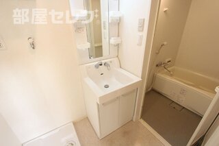 写真は角部屋の画像です