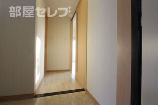 写真は角部屋の画像です