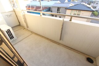 写真は角部屋の画像です