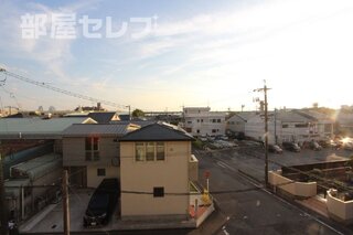 写真は角部屋の画像です