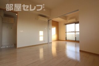 写真は角部屋の画像です