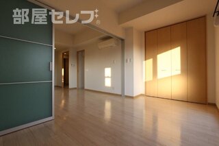 写真は角部屋の画像です
