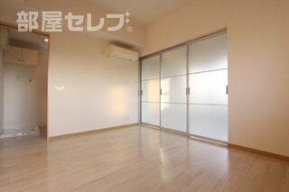 写真は角部屋の画像です