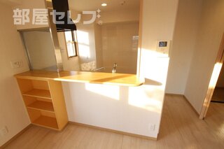 写真は角部屋の画像です