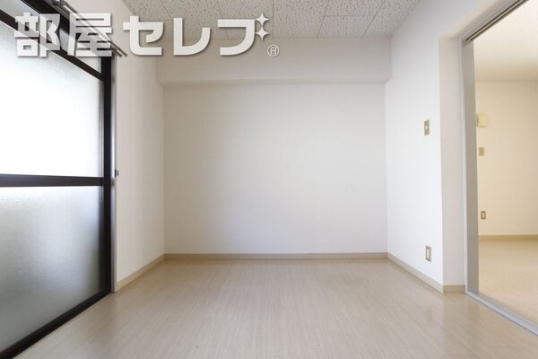 写真は106号室です