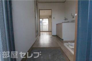 玄関からのアングルです。